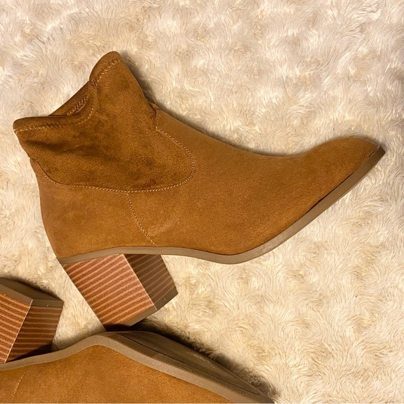 Boots // - Picture 5 of 9